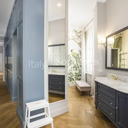 4 Locate In Apartament *
